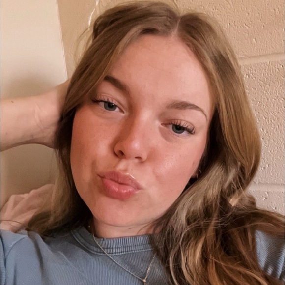 Meet your Posher, Jennifer - Picture 2 of 3